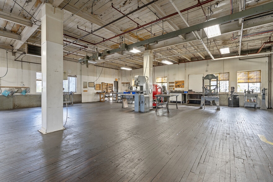More Photos Of 400 Pearl St, Syracuse Manufacturing For Sale
