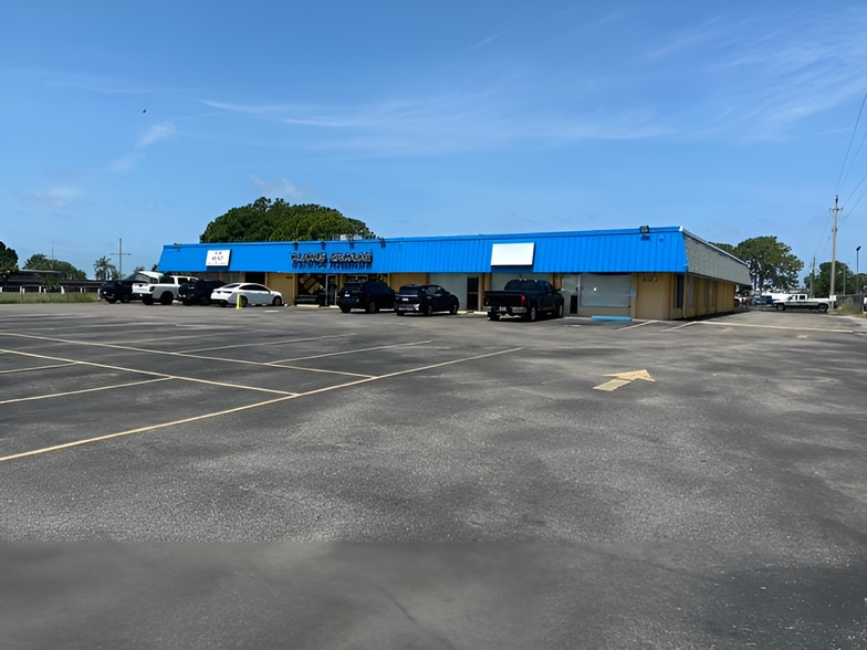 More Photos Of 6500 14th St W, Bradenton Storefront For Lease