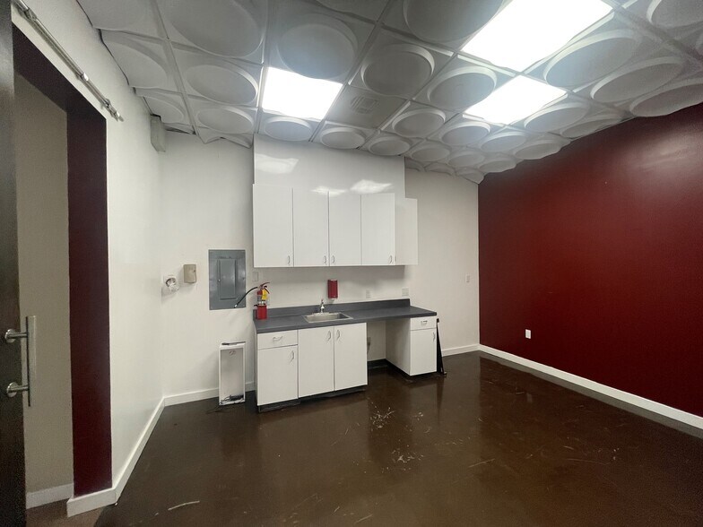 More Photos Of 585 Pine Ave, Long Beach Apartments For Lease