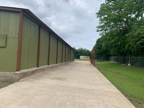 More Photos Of 401 Industrial Park Ln, Willis Warehouse For Sale