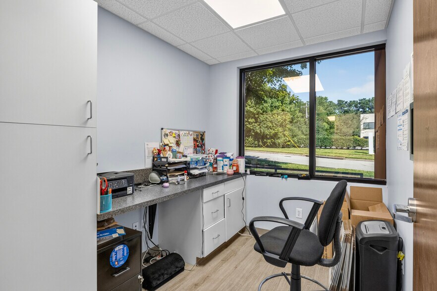 More Photos Of 160 Prosperous Pl, Lexington Medical For Sale