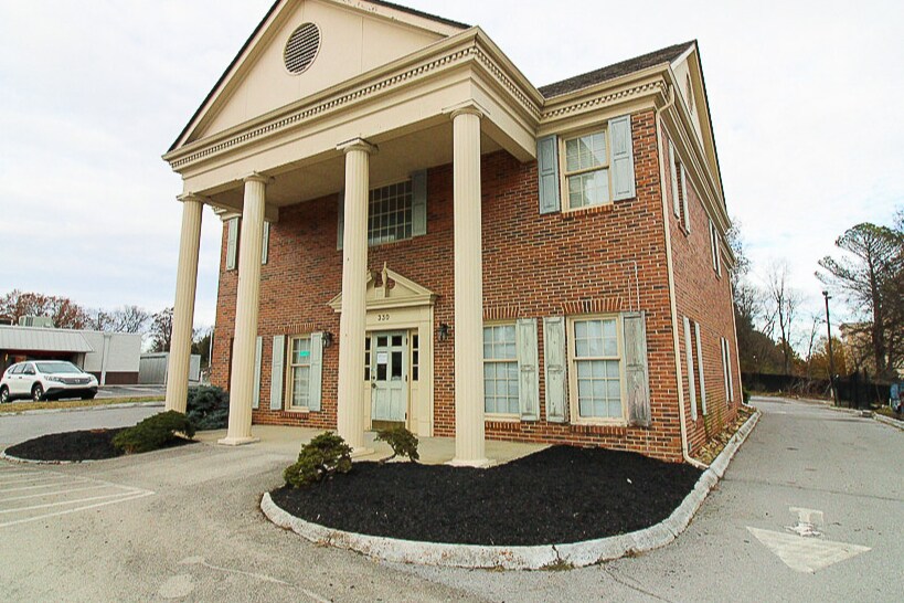 More Photos Of 330 N Cedar Bluff Rd, Knoxville Bank For Sale