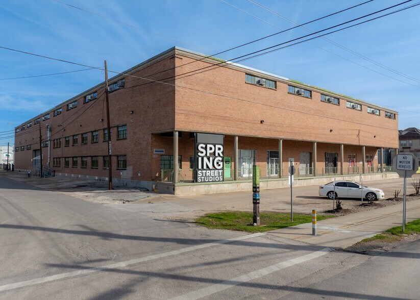 Primary Photo Of 1824 Spring St, Houston Showroom For Lease