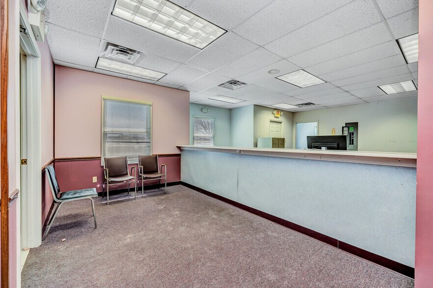 More Photos Of 860 NW Washington Blvd, Hamilton Medical For Lease