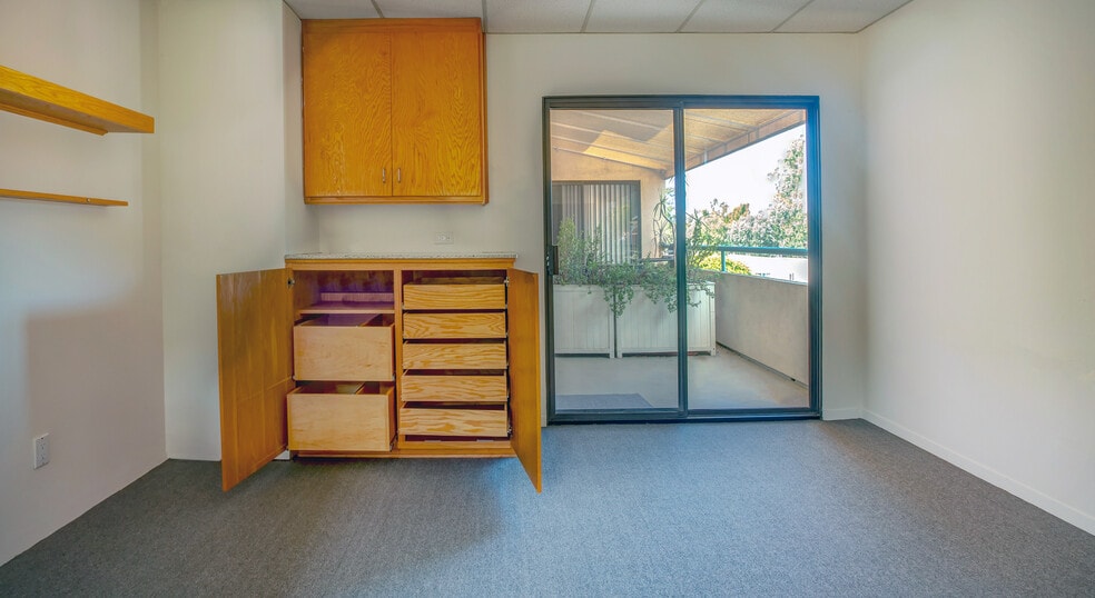 More Photos Of 352 3rd St, Laguna Beach Office For Sale