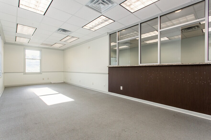 More Photos Of 316 W Pike St, Lawrenceville Medical For Lease