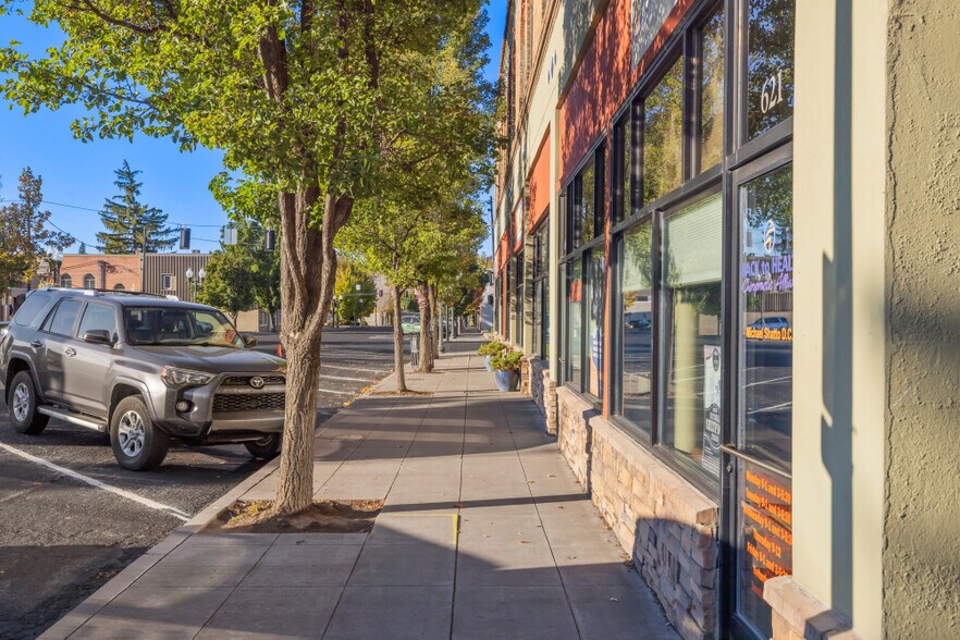 More Photos Of 125 S 6th St, Klamath Falls Flex For Sale
