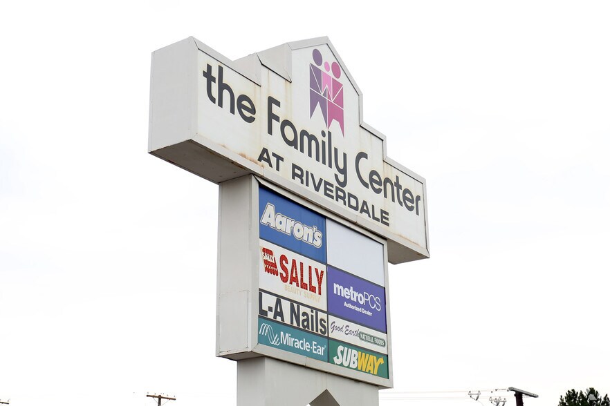 More Photos Of 1074-1078 W Riverdale Rd, Riverdale Freestanding For Lease