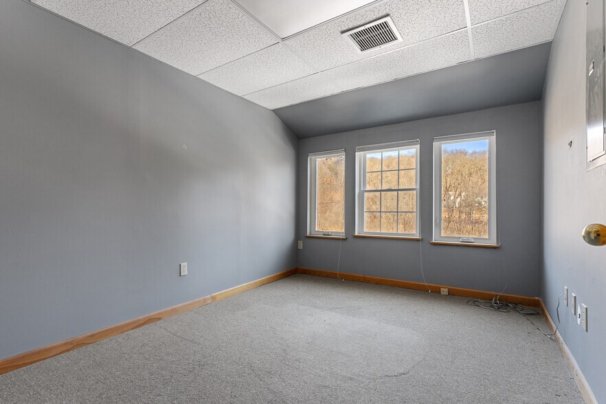 More Photos Of 128 Litchfield Rd, New Milford Medical For Sale