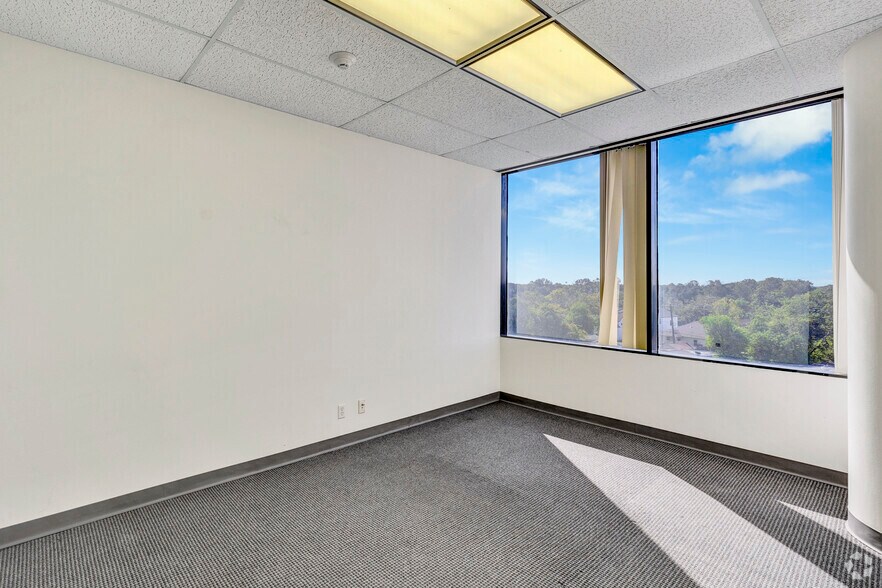More Photos Of 213 W Southmore Ave, Pasadena Coworking Space