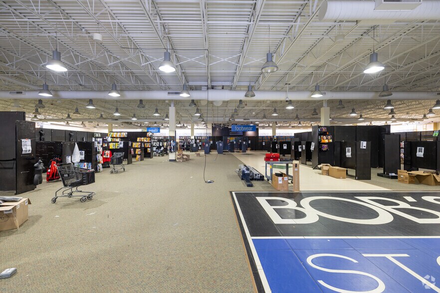 More Photos Of 403-495 Main St, Ansonia Unknown For Lease