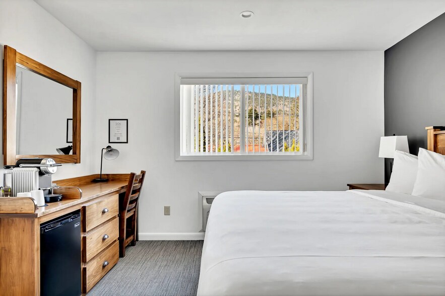 More Photos Of 12 McGillis Ave, Lake George Hotel For Sale