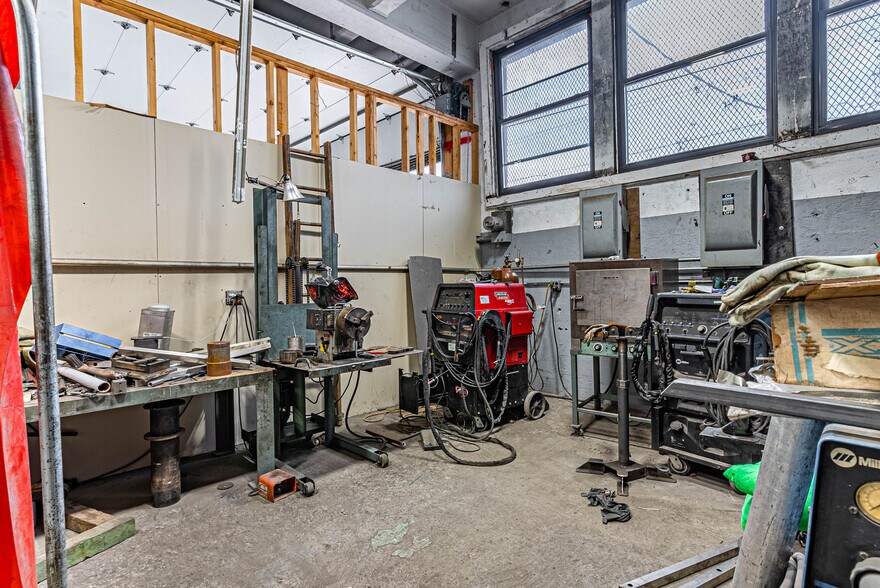 More Photos Of 161 Abington Ave, Newark Warehouse For Sale