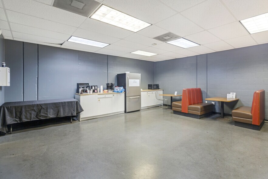 More Photos Of 315 S Flower St, Burbank Warehouse For Lease