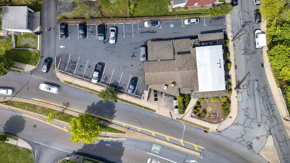 More Photos Of 204 W Madison St, Easton Storefront Retail Residential For Sale