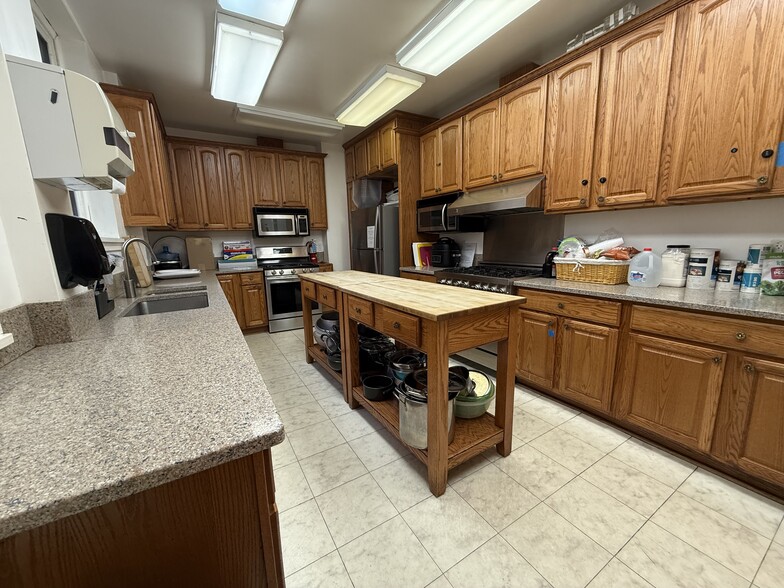 More Photos Of 1400 Russell Rd, Alexandria Religious Facility For Sale