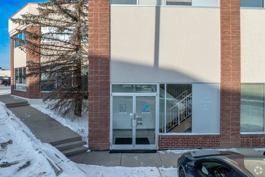 More Photos Of 2908 2nd Ave SE, Calgary Warehouse For Lease