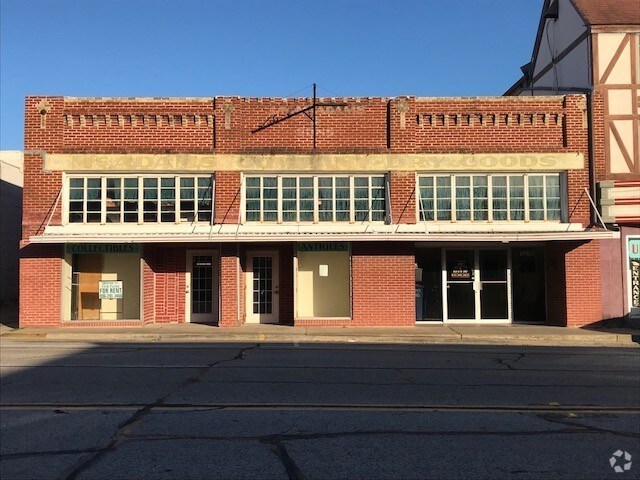 More Photos Of 1215 Sam Houston Ave, Huntsville Storefront Retail Office For Lease