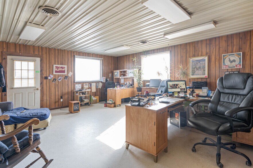 More Photos Of 21646 Baltimore Ave, Georgetown Light Manufacturing For Sale