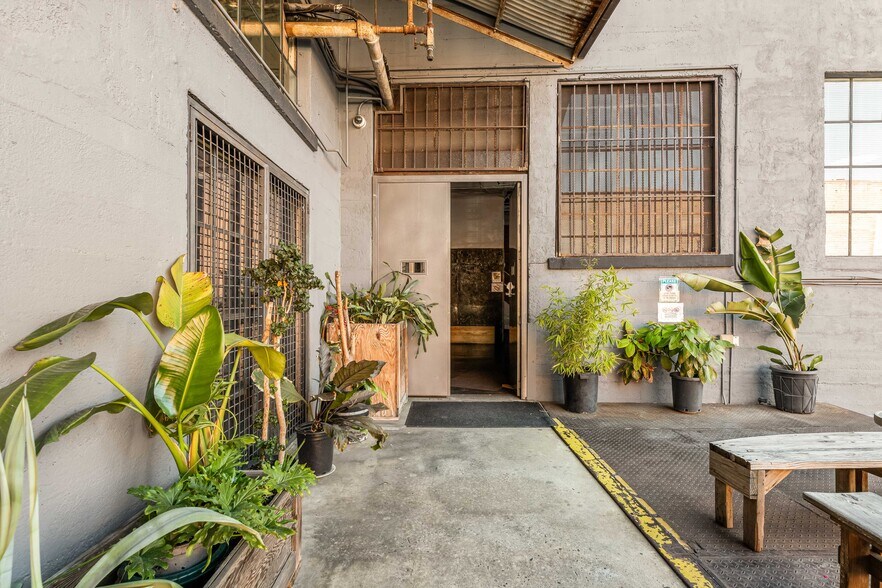 More Photos Of 932 Wilson St, Los Angeles Loft Creative Space For Lease