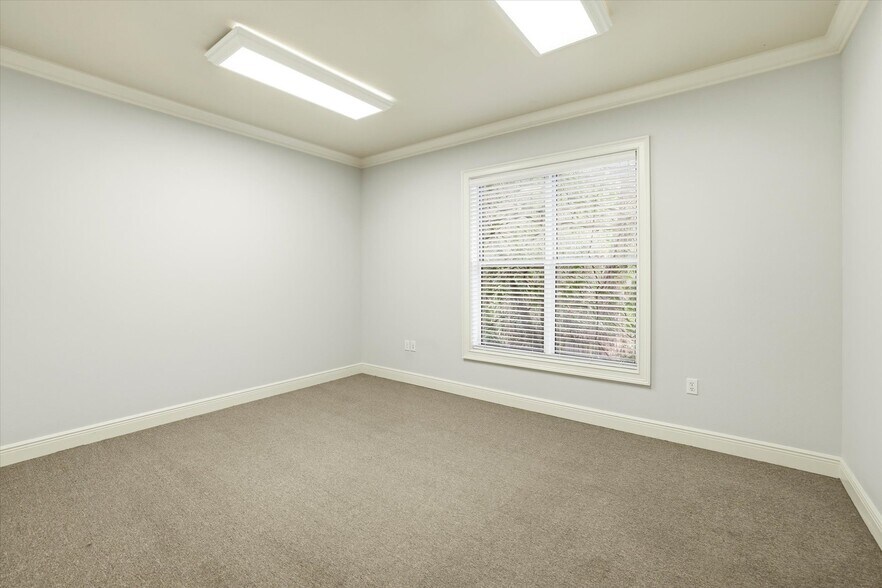 More Photos Of 2236 NE Capital Circle, Tallahassee Office For Lease