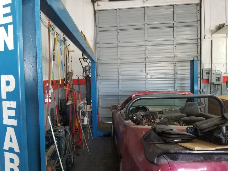 More Photos Of 1901 N Dixie Hwy, Pompano Beach Service For Sale