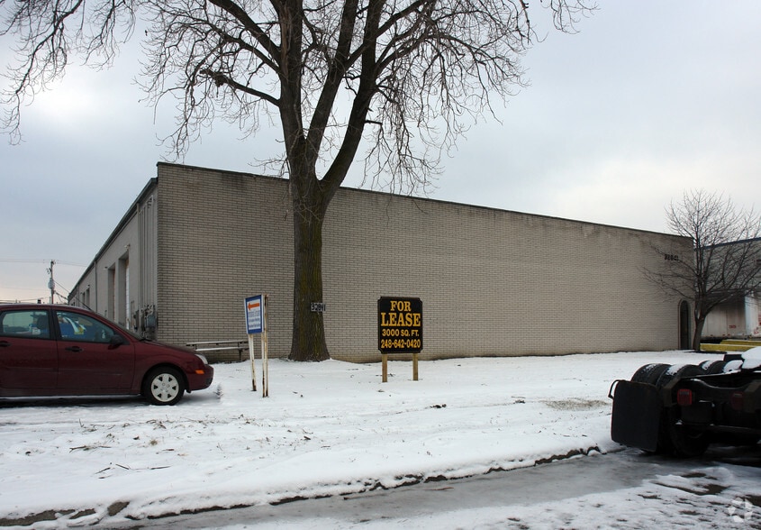 More Photos Of 32841 Parklane St, Garden City Warehouse For Lease