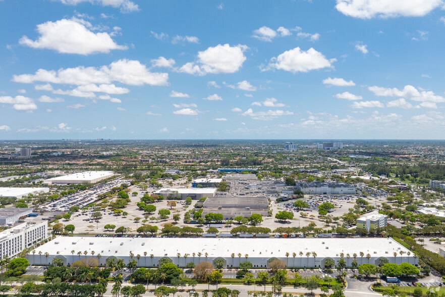 More Photos Of 10300 NW 19th St, Miami Warehouse For Lease