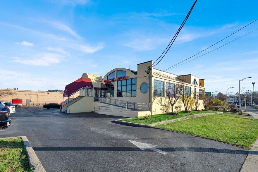 More Photos Of 1322 Paterson Plank Rd, Secaucus Restaurant For Sale