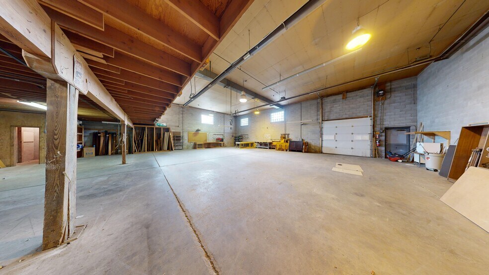 More Photos Of 16 Madison St, Leetonia Flex For Lease