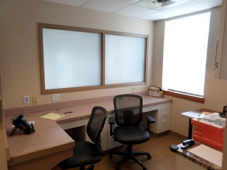 More Photos Of 1140-1141 Quincy Ave, Dunmore Medical For Lease