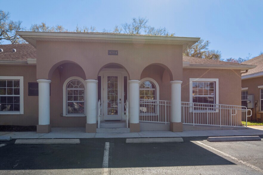 More Photos Of 4202-4204 W Linebaugh Ave, Tampa Medical For Lease