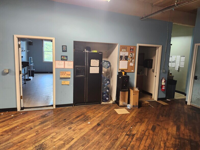 More Photos Of 1548 Burden Lake Rd, Averill Park Warehouse For Lease