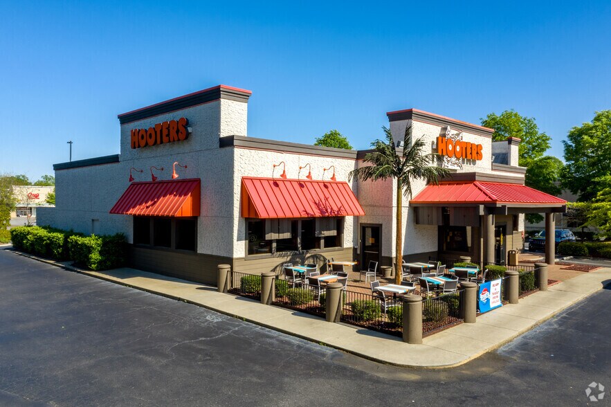 More Photos Of 9807 South Blvd, Charlotte Restaurant For Sale