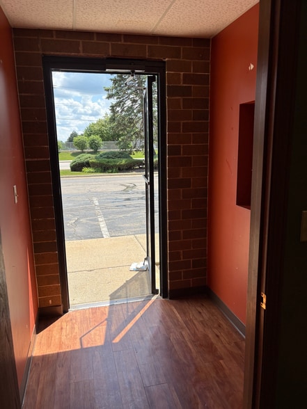 More Photos Of 28835 N Herky Dr, Lake Bluff Warehouse For Sale