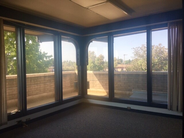 More Photos Of 5660 Freeport Blvd, Sacramento Office For Sale
