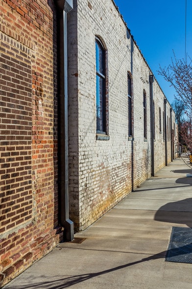 More Photos Of 500 E Davie St, Raleigh Restaurant For Lease