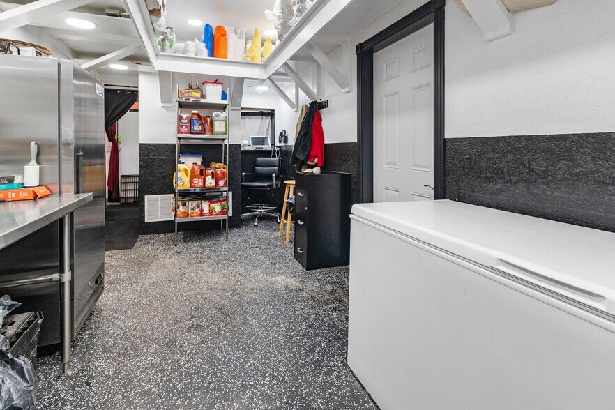 More Photos Of 18 Mckabe Rd, Colton Storefront Retail Residential For Sale