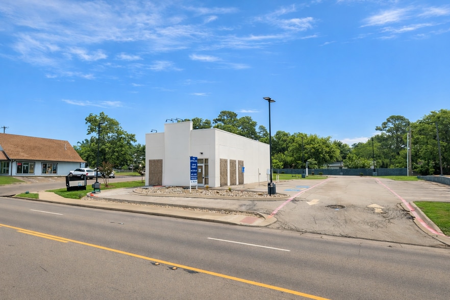 Primary Photo Of 900 Gilmer St, Sulphur Springs Fast Food For Sale