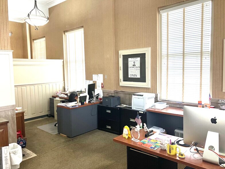 More Photos Of 99 W Broad St, Dunn Office For Sale
