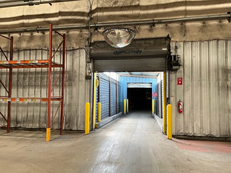 More Photos Of 12005 40,000 - 163,800 sf Available - Warren MI, Warren Distribution For Lease