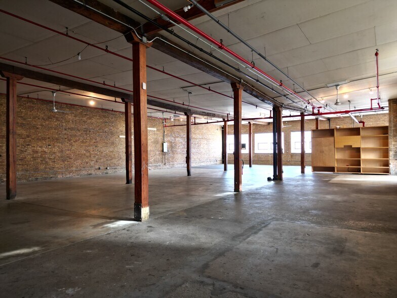 More Photos Of 1510-1512 W Fulton St, Chicago Warehouse For Lease