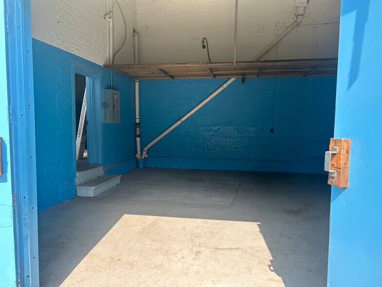 More Photos Of 113-115 N 5th St, Darby Warehouse For Sale