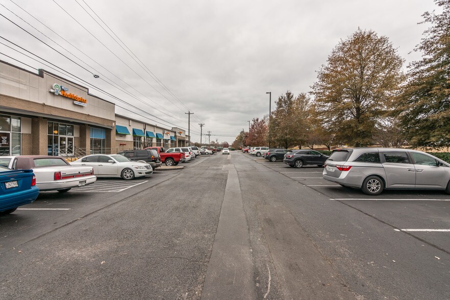 More Photos Of 179 Hancock St, Gallatin Storefront For Lease