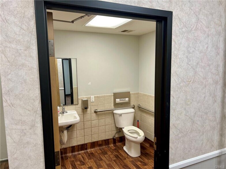 More Photos Of 175 E 9th St, Corona Medical For Lease