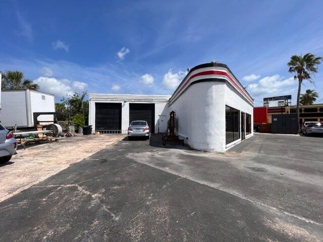 More Photos Of 500 Ballough Rd, Daytona Beach Freestanding For Sale