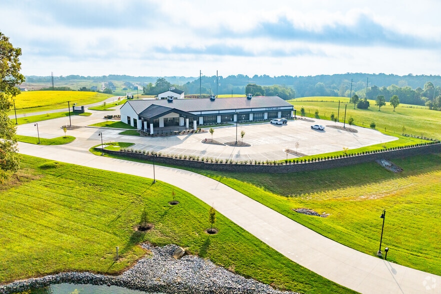 More Photos Of 124 Ernest R. Kouma Blvd, Radcliff Storefront For Lease