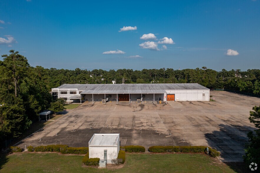 More Photos Of 3950 Interwood S Pky, Houston Warehouse For Lease