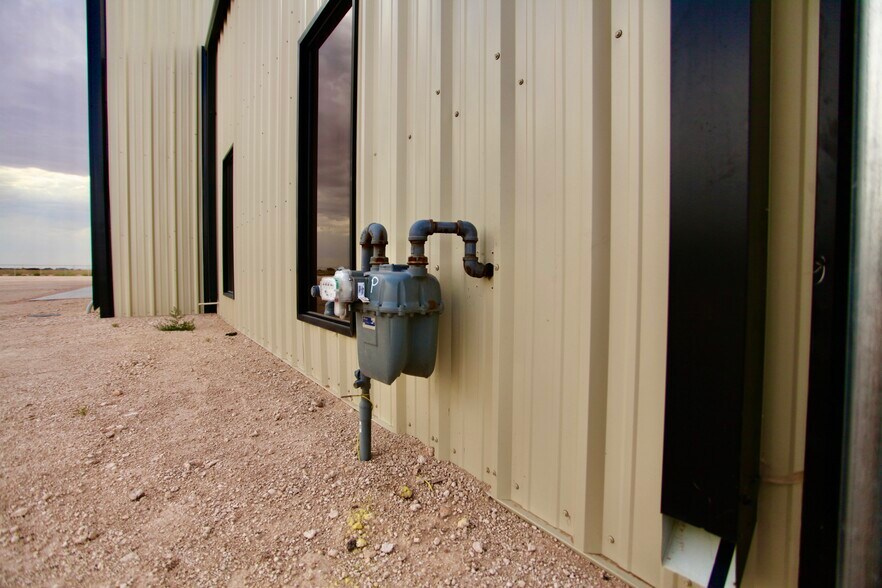 More Photos Of 1508 County Road 1105, Midland Warehouse For Lease