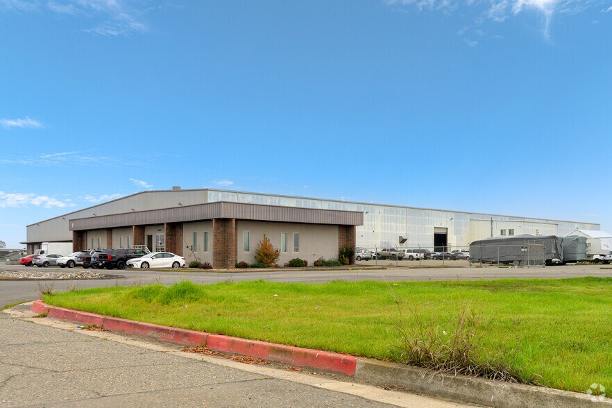 More Photos Of 1370 Furneaux Rd, Olivehurst Manufacturing For Sale